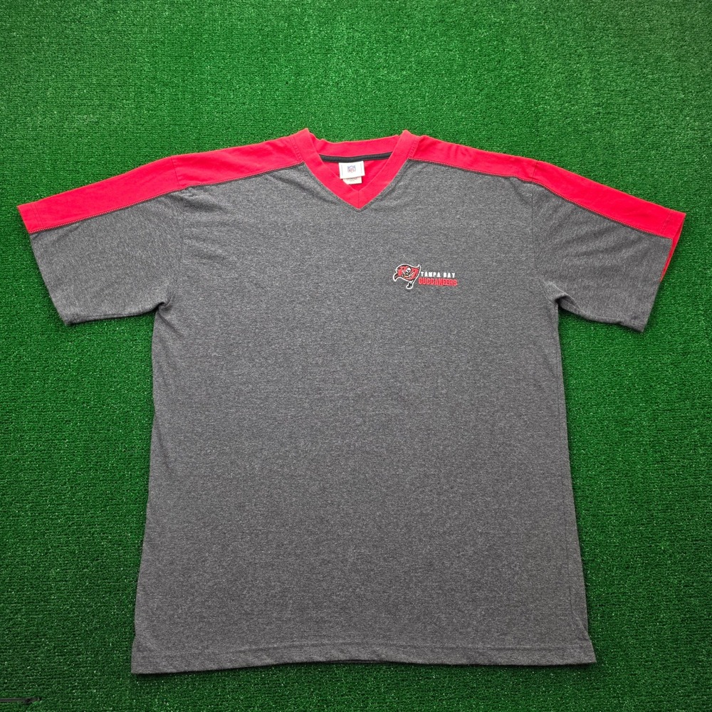 Tampa Bay Buccaneers V-Neck Tshirt Mens XL Gray Red Short Sleeve NFL Football